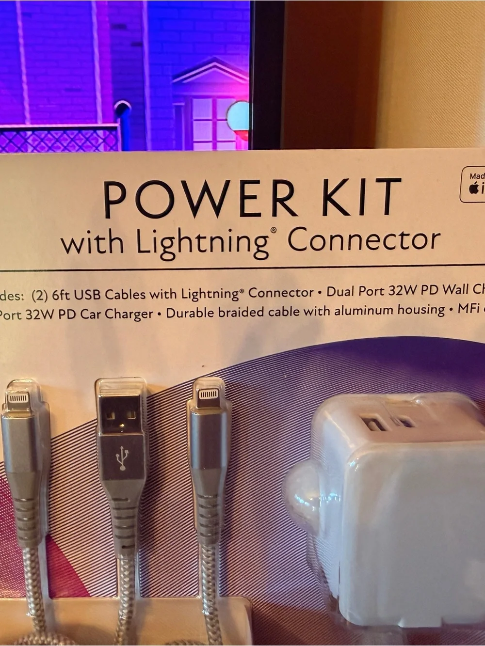 White & Pink Power Kit with Lightning Connector
